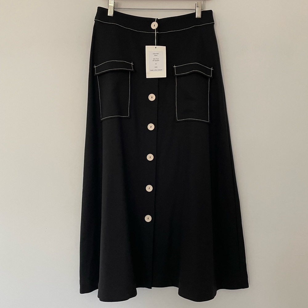 Light weight Mina skirt NWT